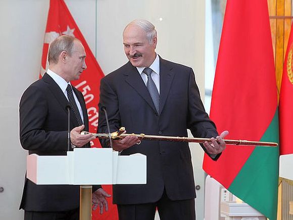 Лукашенко обсудил с Путиным «угрожающие всему Союзному государству» протесты