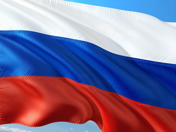 Глава Минпросвещения Кравцов утвердил стандарт церемонии поднятия государственного флага в российских школах
