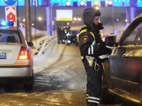 ГИБДД Москвы призвала водителей к осторожности из-за скользких дорог