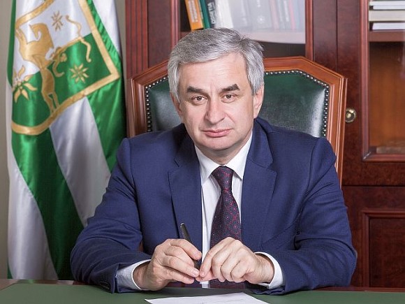 Хаджимба, сложивший полномочия президента, обратился к народу Абхазии