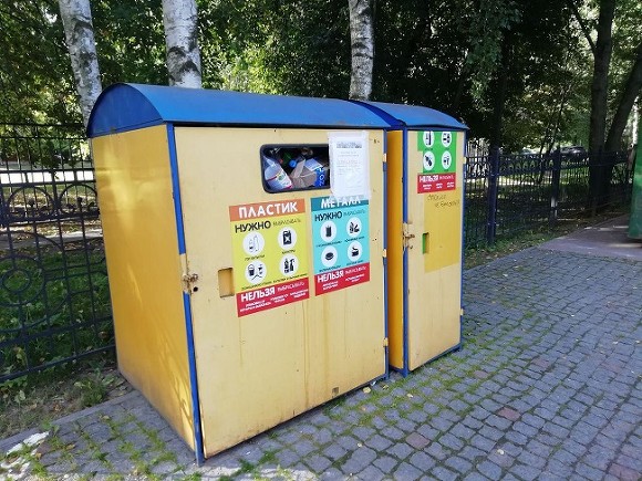 Чтобы не пакостили: на Алтае для охраны новой мусорки, в честь которой состоялся концерт, установили видеокамеры