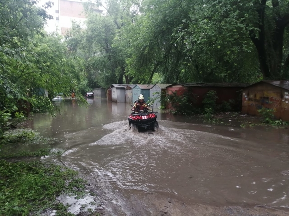 В Саратове из-за ливня с градом случилось наводнение (видео)