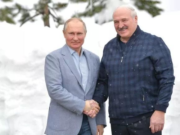 «Коммерсант»: Путин лично примет Лукашенко на фоне скандала с задержанием Протасевича