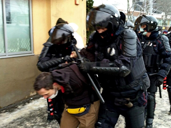 В Уфе задержали полсотни участников несанкционированной акции, среди них оказался журналист