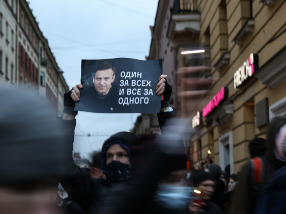На месте граффити с Навальным в Петербурге появилась надпись «Всех не закрасите!» (фото)