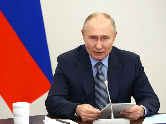 Путин: Необходимо наращивать экономические возможности Петербурга и Ленинградской области