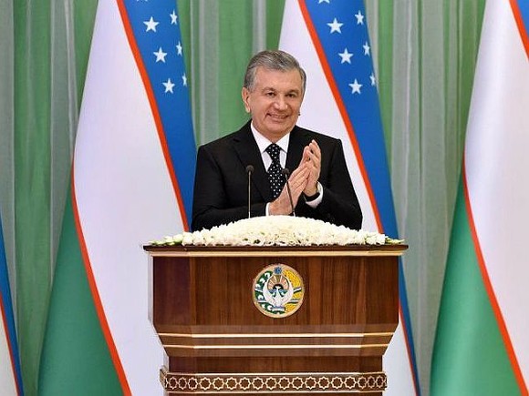 При этом Узбекистан продолжает оставаться президентской республикой, с огромными полномочиями главы государства.