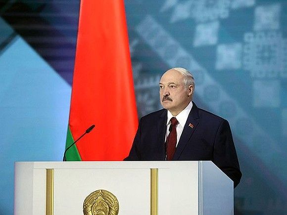 Однако Россия, по мнению Лукашенко, «боится» потерять Белоруссию, так как других таких союзников у нее не осталось.