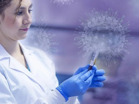 Новую и ﻿«еще более заразную» мутацию коронавируса нашли в Британии
