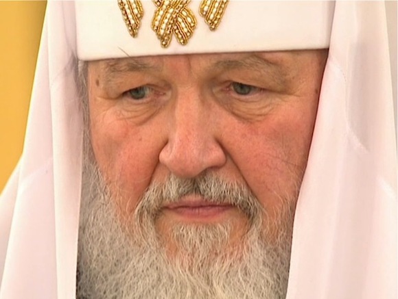 Патриарх Кирилл упал во время службы в новом храме Новороссийска из-за скользкого пола