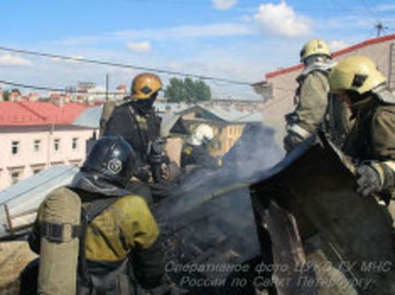 Тушение пожаров в чердачных помещениях. Тушение пожара. Противопожарный режим на объекте защиты это. Пожарная охрана. Тушение пожаров в чердачных помещениях.