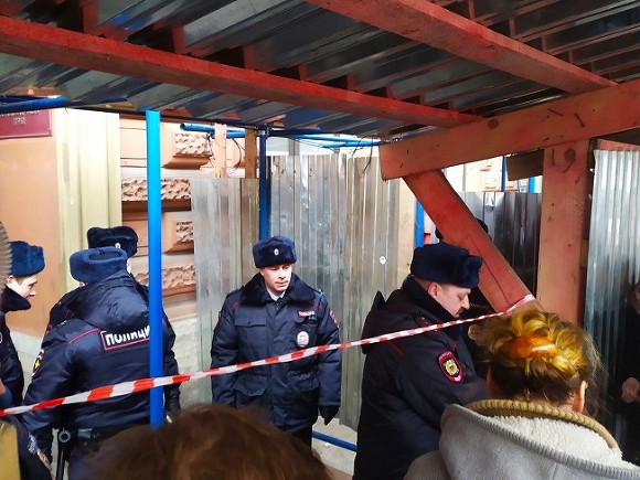 В Петербурге закрыли доступ в здание суда, где рассмотрят дело «Сети»