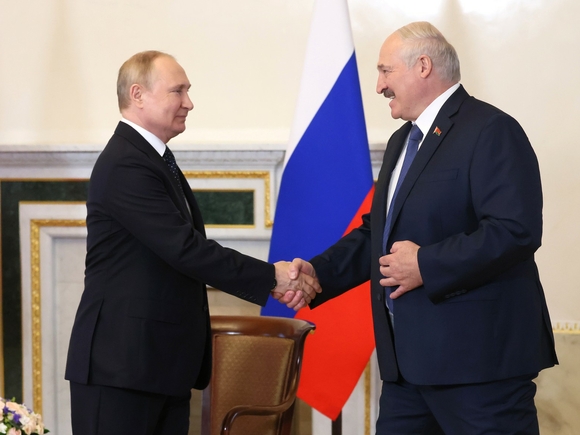 Путин наметил в разговоре с Лукашенко «совместные шаги» в связи с ограничениями на транзит товаров в Калининград