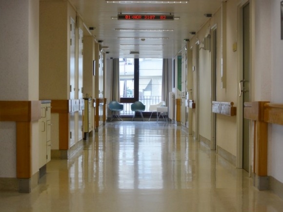 В петербургских больницах разрешили навещать пациентов