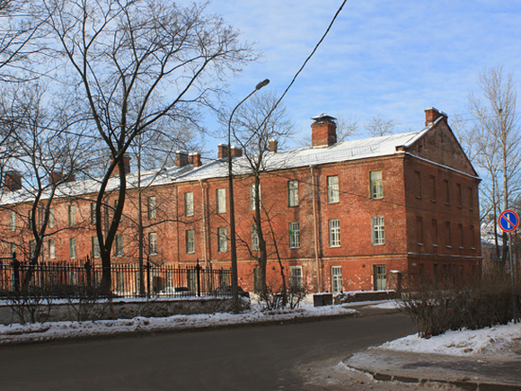Под жилье очередникам передадут два исторических здания в Кировском районе Петербурга и Кронштадте