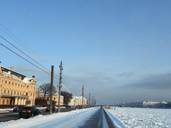 В Петербурге минус пять и облачно с прояснениями