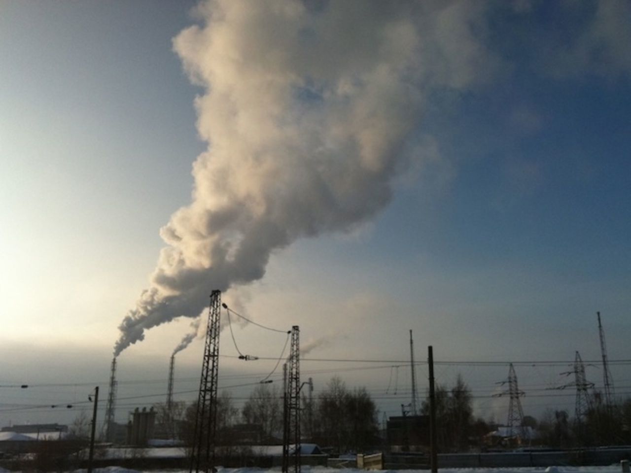 Загрязнение атмосферы в астрахани. Заводы астрахани дым. Загрязнение окружающей среды введение. Загрязнение воздуха астрахань. Астрахань выбросы в атмосферу.