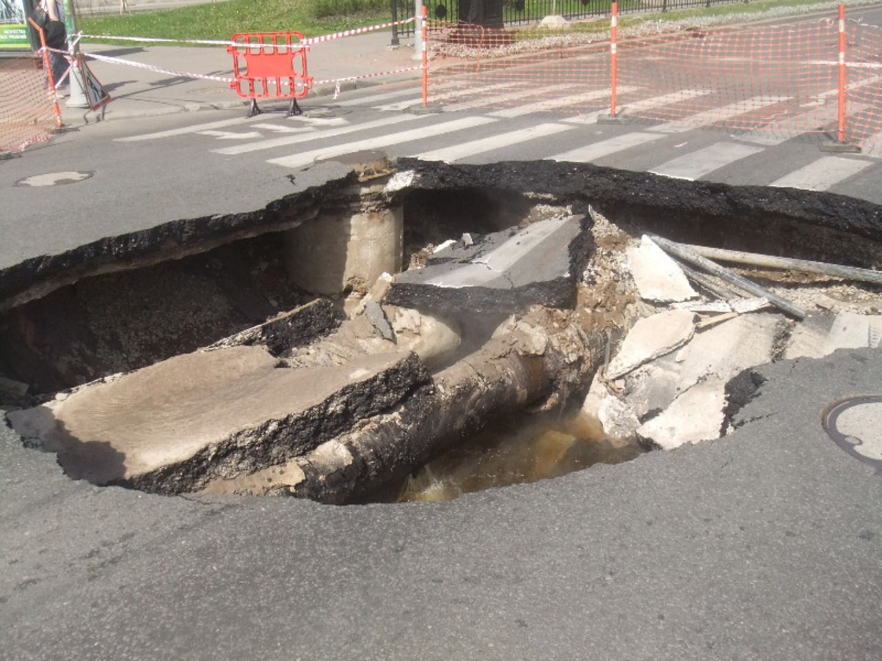 Провалы грунта москва