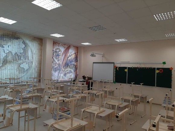 Школьника в Карелии выгнали из класса вместе с партой из-за кашля