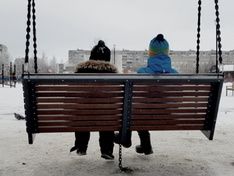 В Архангельске поставили качели для детей, отчитались и через день запретили на них качаться