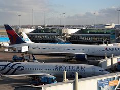 В Амстердаме закрыли терминал аэропорта из-за ЧП с самолетом