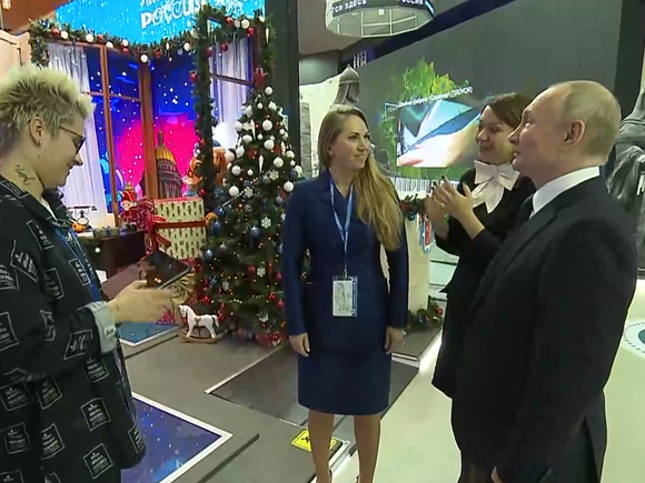 Владимир Путин посетил экспозицию Санкт-Петербурга на выставке «Россия» на ВДНХ