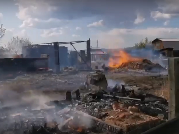 В Бурятии огонь уничтожил 10 дач (видео)