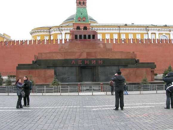 Мужчина пытался прорваться в Мавзолей Ленина на Красной площади за отпущением грехов