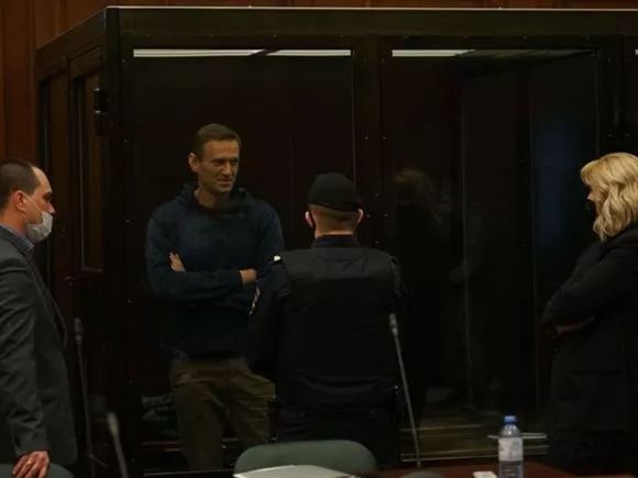 Фонд Немцова присудил Навальному премию за смелость