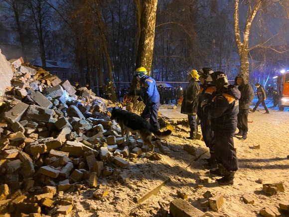 В МЧС назвали основной версию о взрыве самогонного аппарата в жилом доме в Рязани