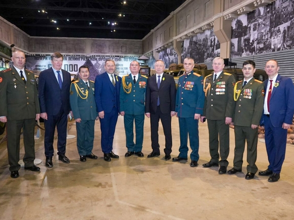 Александр Беглов встретился с представителями регионов и других стран, приехавшими на 80-летие Ленинградской Победы
