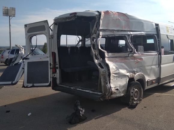 В Воронежской области при столкновении маршрутки с грузовиком погибли два человека и восемь пострадали
